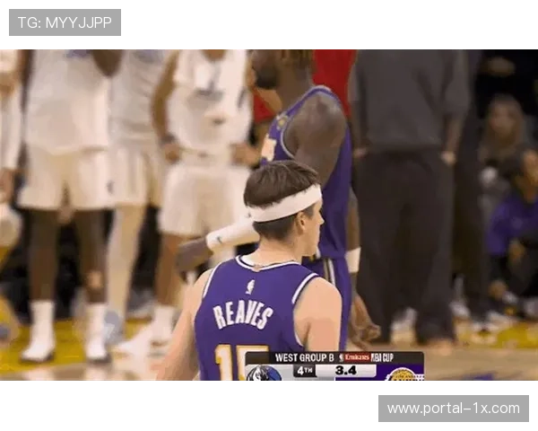 詹姆斯晒下场拥抱里夫斯照片配文：很需要那个坐垫