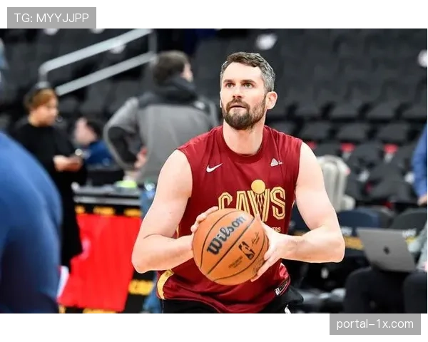 热火老将乐福命中个人赛季第150记三分，赛后获赠纪念篮球